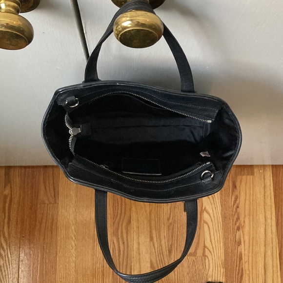 Authentic Coach Handbag. - Picture 4 of 11